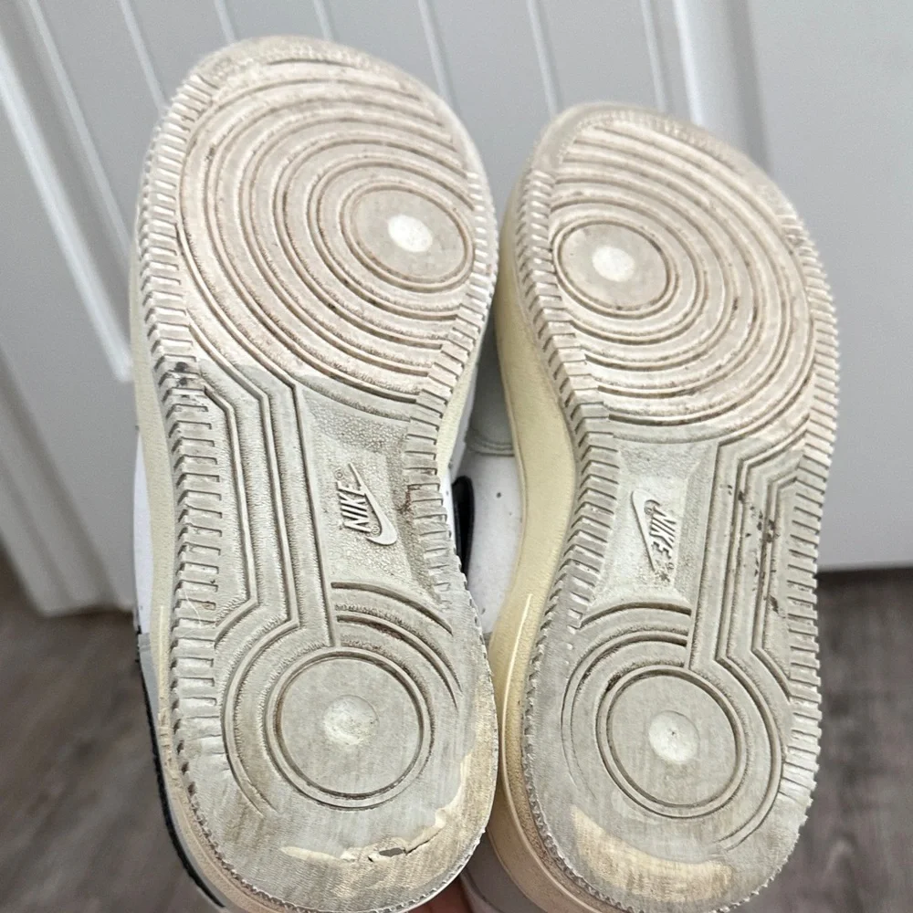 Nike Kids White and Gray Sneakers with Green Accents